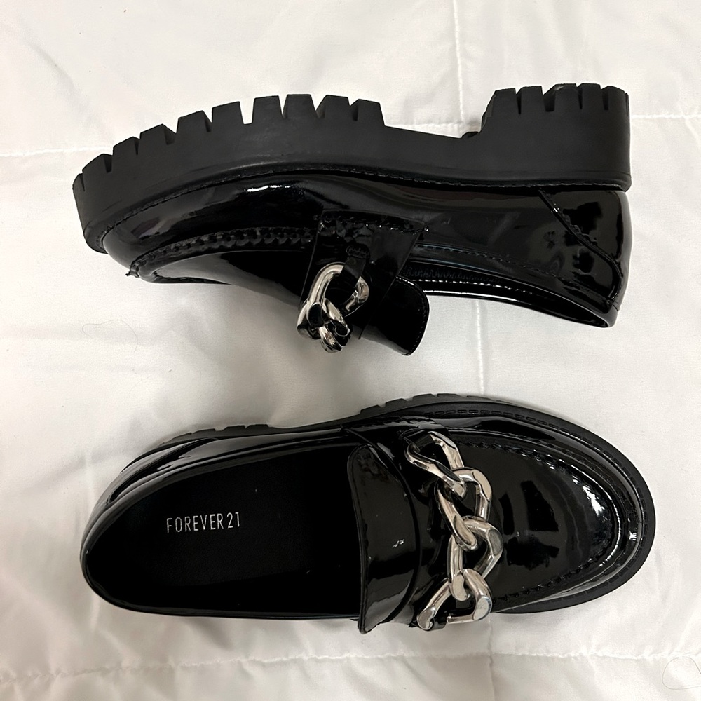 FOREVER 21 UNUSED LOAFERS SIZE 6